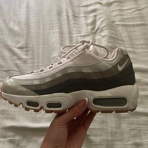 NIKE Air Max